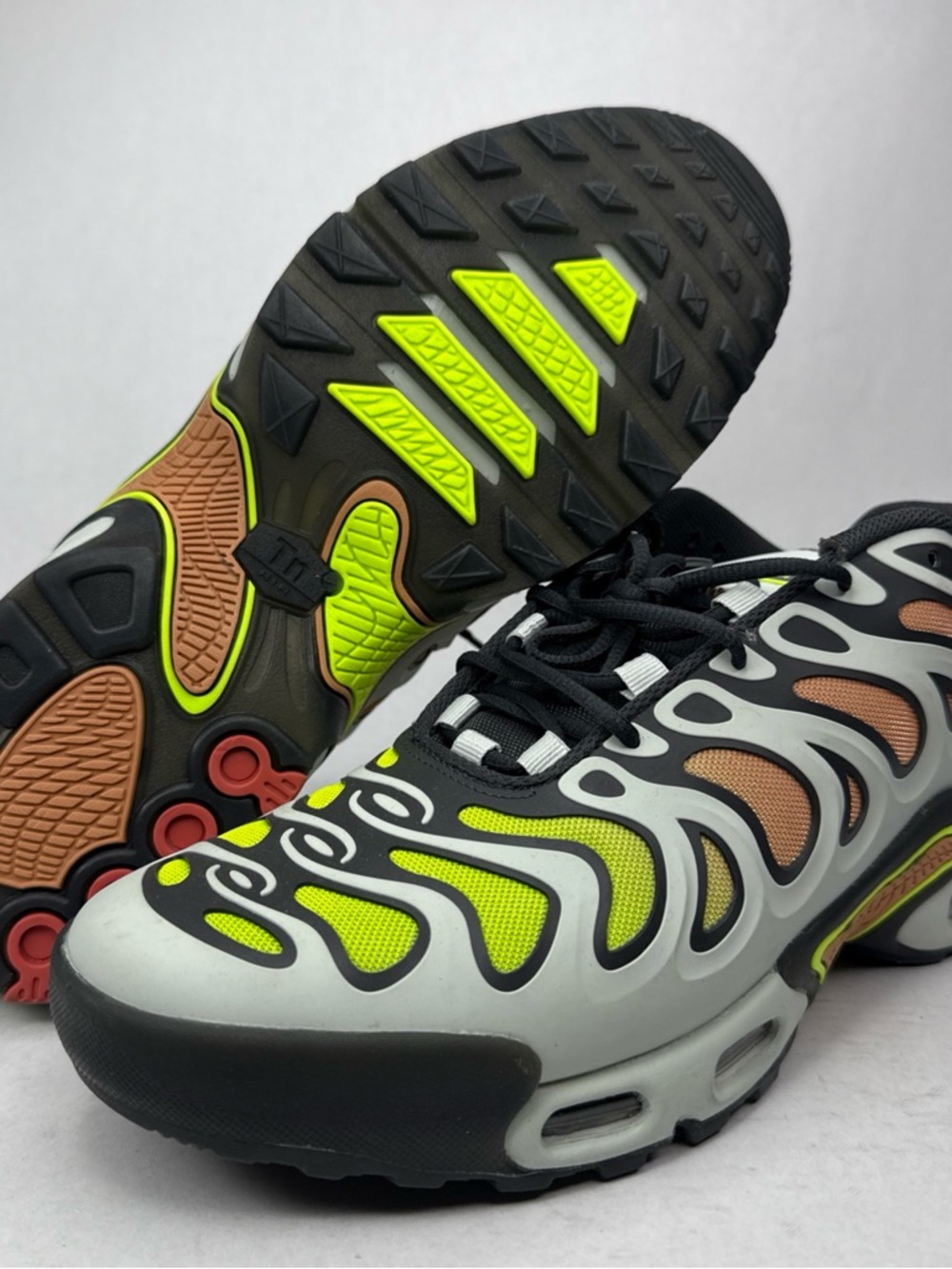 Nike Air Max Plus Drift Light Silver-Volt Sz 10 FD4290-009
